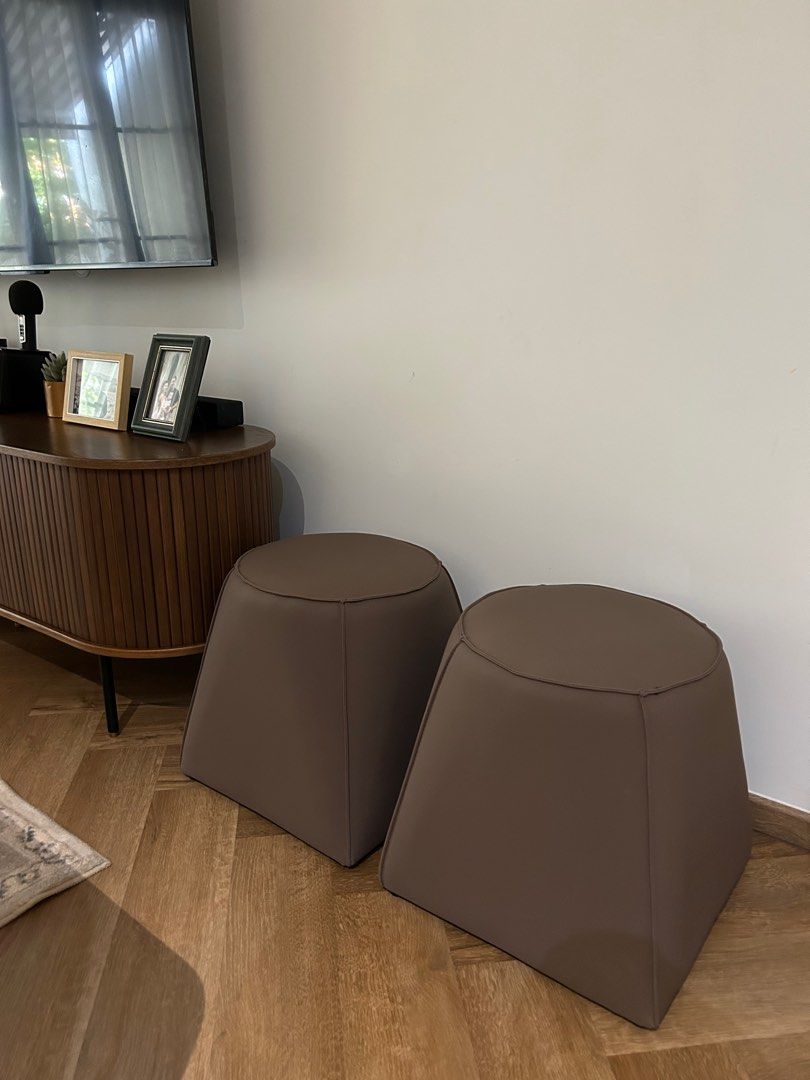 Leather stools65075291378817114