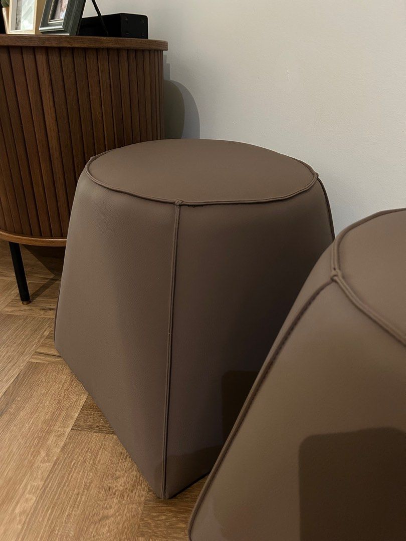 Leather stools65075291378817113