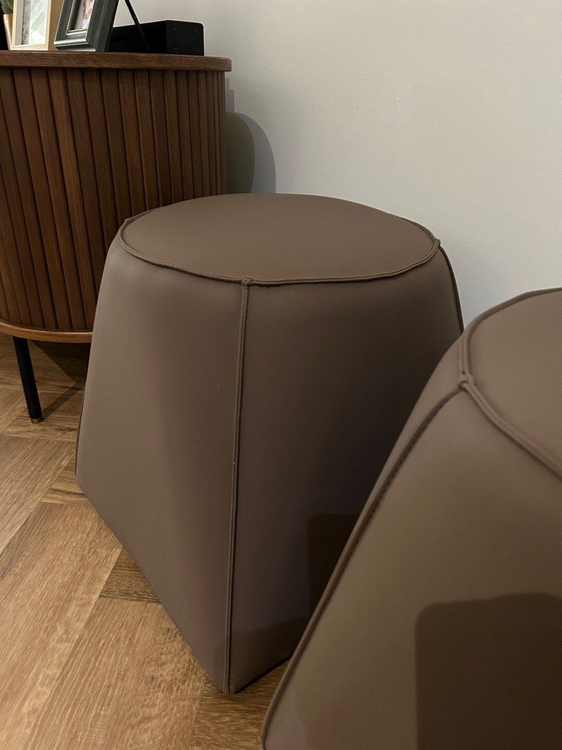 Leather stools65075291378817112