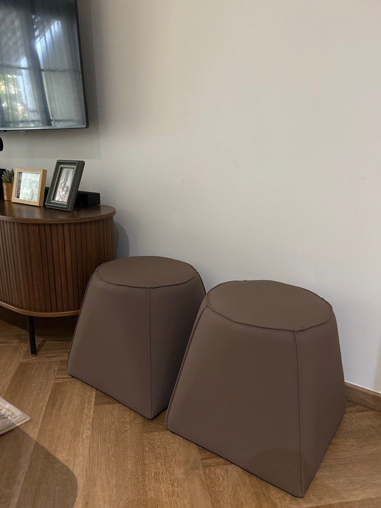 Leather stools65075291378817111