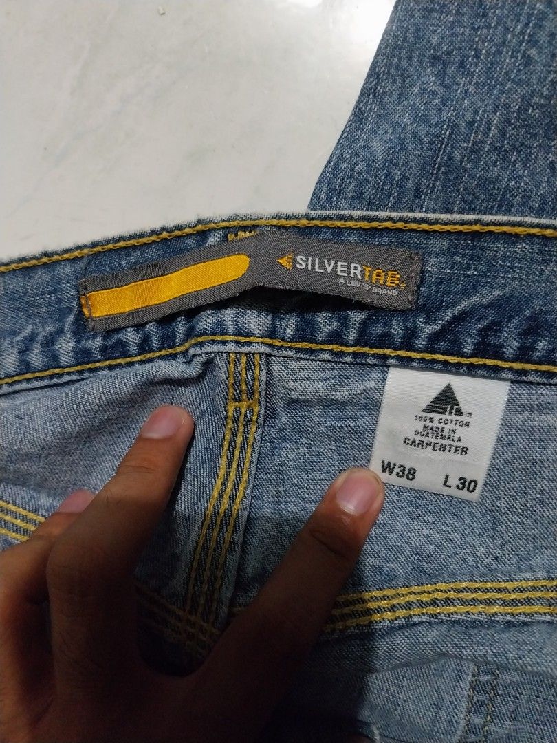 Levis silvertab carpenter pants (Category: Jeans) located in Calapan. Submitted by aertssss (Listing ID 1378574085, Image 2). Description: DIMES: WIDTH 40 x LENGTH 34.5 CONDITION: EXCELLENT ISSUE: NONE MOP: GCASH COURIER: JNT.