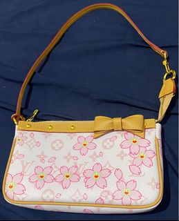 (Category: ) located in . Submitted by vintagebags_preloved (Listing ID 1378644223, Image 1). Description: .