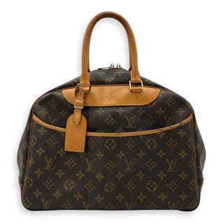 (Category: ) located in . Submitted by carousellluxury (Listing ID 1373114158, Image 1). Description: .