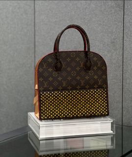 (Category: ) located in . Submitted by neverfull_luxury_sg (Listing ID 1378600457, Image 1). Description: .