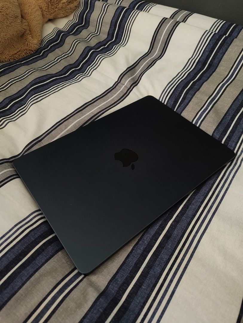 MacBook Air M2 Midnight Blue (256GB) (Category: Laptops & Notebooks) located in Singapore. Submitted by fuchsdeals (Listing ID 1378605044, Image 2). Description: Purchased in 2024, selling as I have an android phone and the operating systems don't align M2 chip.