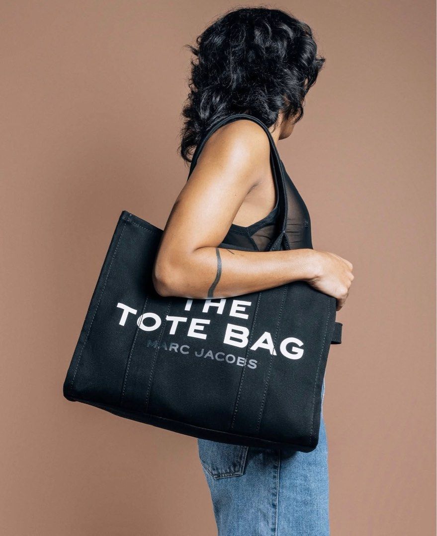Marc jacobs the tote bag large (Category: Luxury Bags & Wallets) located in Quezon City. Submitted by sarahlarsson_ (Listing ID 1378619065, Image 2). Description: Et:2wks Downpayment 2,000.