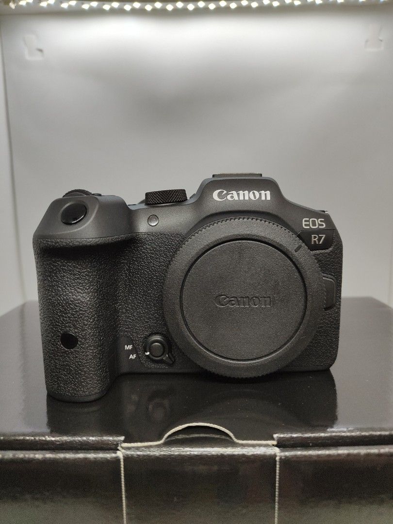 Canon R7 Custom Body Mint! Canon EOS R7 Body, Photography, Cameras on Carousell