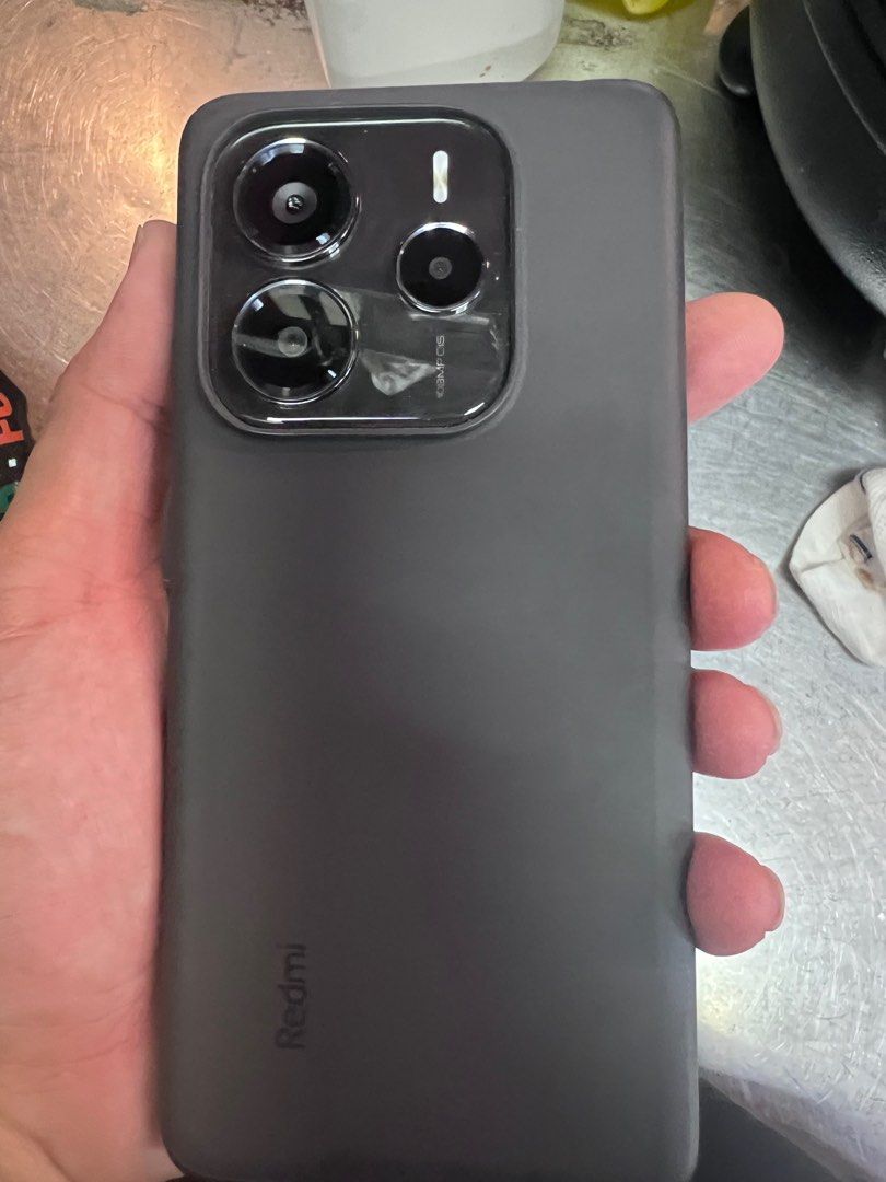 Mobile phone (Category: Garage sale) located in Singapore. Submitted by qalvinchong (Listing ID 1378580900, Image 3). Description: Redmi 14 512GB, Brand News.. in good condition, come with the box too full set.. inside the box with all accessories.. never used. .