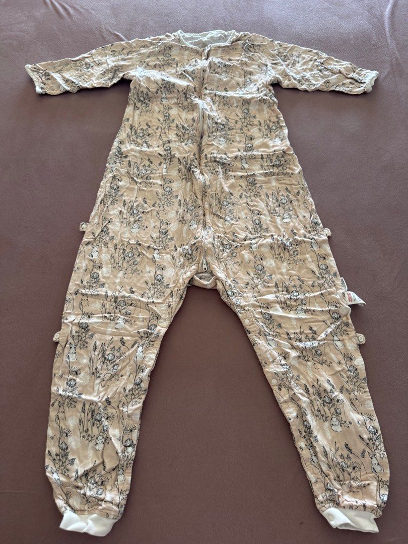 Nest Designs baby sleeping bag (Category: Babies & Kids Fashion) located in Singapore. Submitted by cately666 (Listing ID 1378578308, Image 1). Description: Suitable for room temperature 26-28 Size 130 (3XL) suitable for height 120-130cm Worn less than 5 times Like new Very clean and no wear tear.