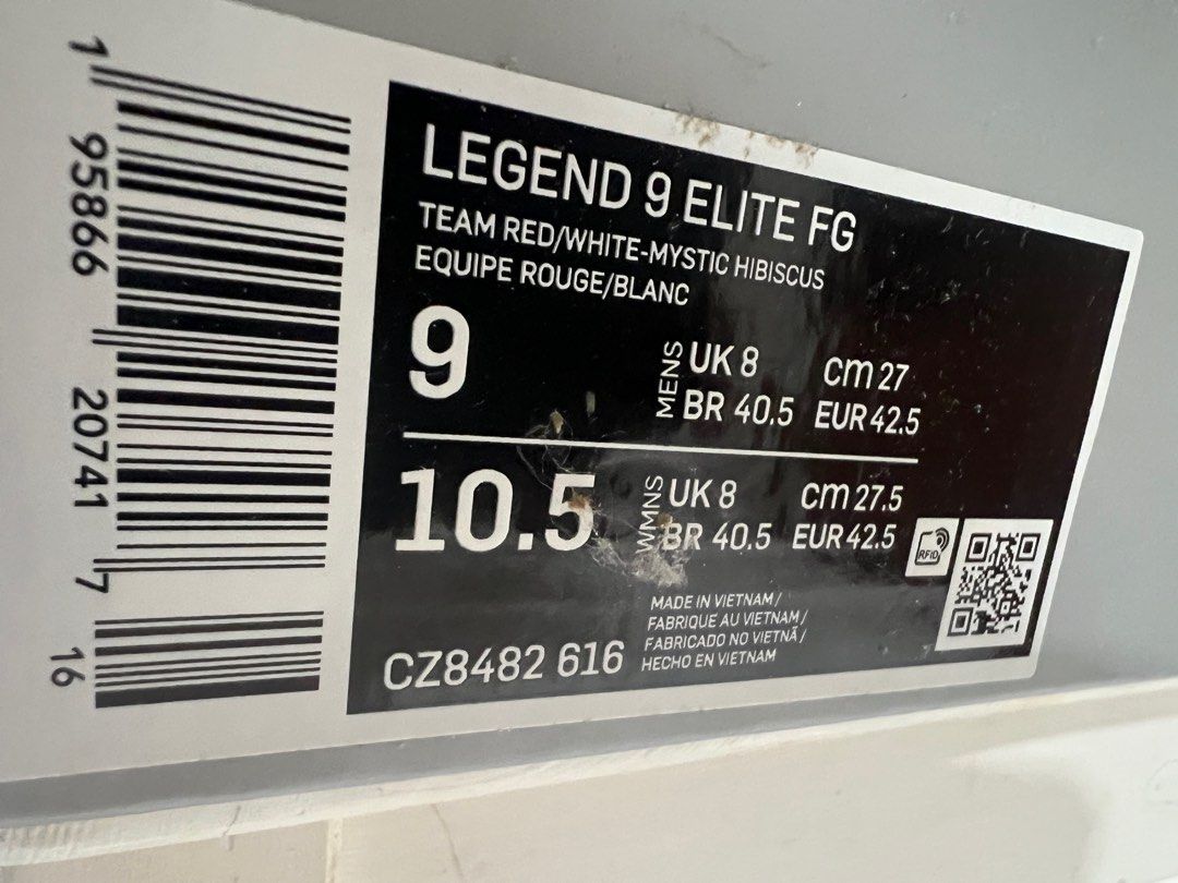 Nike Tiempo Legend 9 Elite FG (Category: Racket & Ball Sports) located in Singapore. Submitted by dhelpiero (Listing ID 1377714317, Image 2). Description: UK set US 9 Used once only on turf. Extremely brand new and clean. 9.99/10 Comes with the original string bag and box. Bought for $300+ .