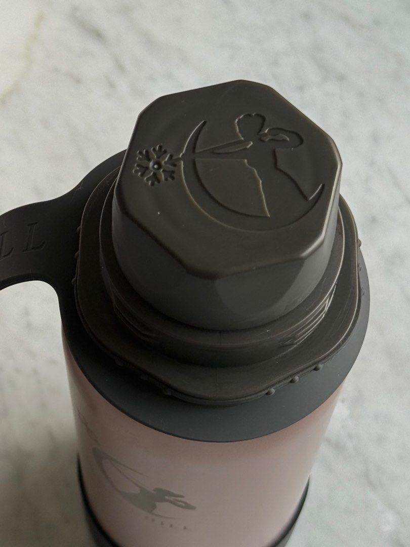 OG Ceres Chill in Rose Gold (Category: Breastfeeding & Bottle Feeding) located in Singapore. Submitted by avvqvv (Listing ID 1378575015, Image 3). Description: Chill Breast Milk for 20+ Hours: Holds 360-810ML (12oz-27oz) of breast milk to keep it safe, fresh, and cool without the need for a fridge or bulky ice packs. Compatible with All Major Breast Pumps: Perfect for moms who want a handsfree pumping experience. Easily connect the chiller to you