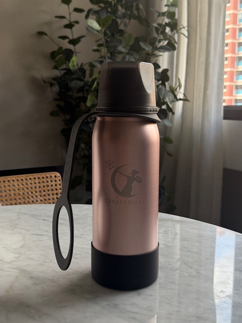 OG Ceres Chill in Rose Gold (Category: Breastfeeding & Bottle Feeding) located in Singapore. Submitted by avvqvv (Listing ID 1378575015, Image 1). Description: Chill Breast Milk for 20+ Hours: Holds 360-810ML (12oz-27oz) of breast milk to keep it safe, fresh, and cool without the need for a fridge or bulky ice packs. Compatible with All Major Breast Pumps: Perfect for moms who want a handsfree pumping experience. Easily connect the chiller to you