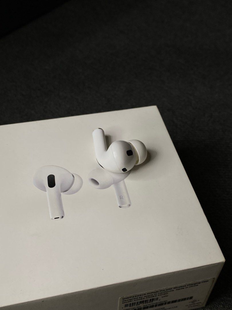 Original Airpods Pro 2 RIGHT POD (TYPE C) (Category: Earphones) located in Caloocan City. Submitted by fddpy (Listing ID 1378685190, Image 3). Description: Selling my Airpods Pro 2 RIGHT POD ONLY. Perfect replacement for your lost or defective right pod. Box and docs not included. 3,400 FIXED. • 100% orig and authentic. Not clone/oem. • Moneyback if FAKE. • 100% working and no any issues. • Superb battery health. Never been drained. Please make s