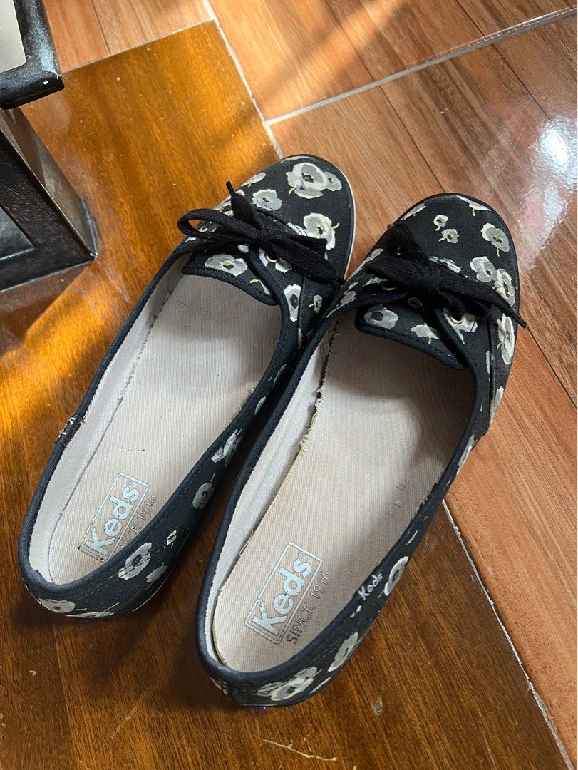 Original Keds Womens Shoes (Category: Sneakers) located in San Mateo. Submitted by pinksceneph (Listing ID 1378538403, Image 2). Description: Original Keds Women shoes -Good condition. No damage. Been use only for a few times only. - Good for dress, skirt or pants outfit - size US 9, Euro 40.