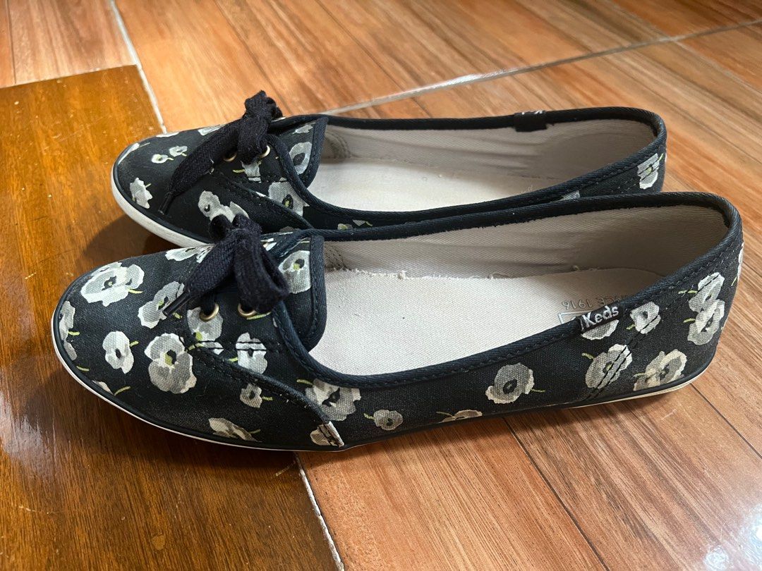 Original Keds Womens Shoes (Category: Sneakers) located in San Mateo. Submitted by pinksceneph (Listing ID 1378538403, Image 1). Description: Original Keds Women shoes -Good condition. No damage. Been use only for a few times only. - Good for dress, skirt or pants outfit - size US 9, Euro 40.