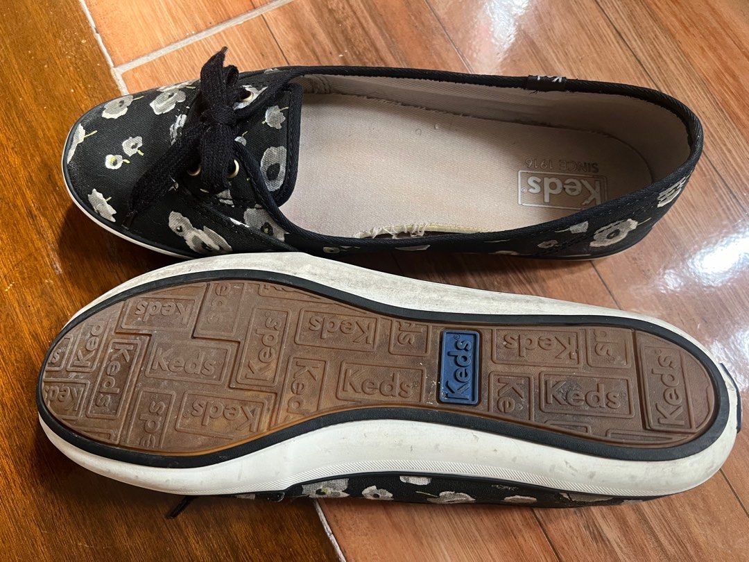 Original Keds Womens Shoes (Category: Sneakers) located in San Mateo. Submitted by pinksceneph (Listing ID 1378538403, Image 3). Description: Original Keds Women shoes -Good condition. No damage. Been use only for a few times only. - Good for dress, skirt or pants outfit - size US 9, Euro 40.