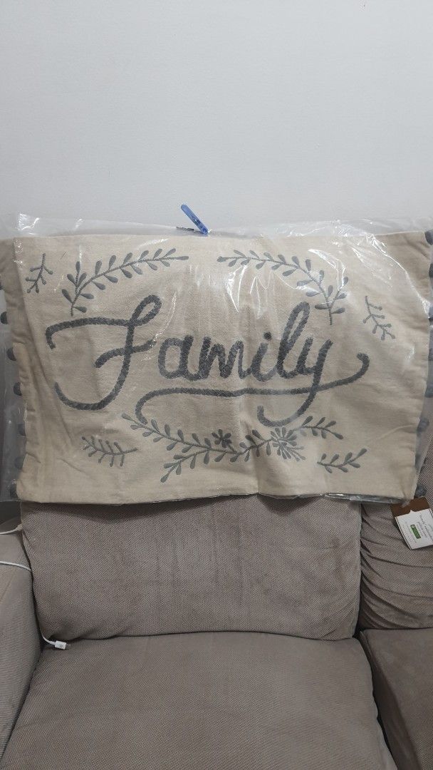 Pottery Barn throw pillow cover 40x66cm (Category: Bedding & Towels) located in Taguig. Submitted by nicpick (Listing ID 1378696519, Image 1). Description: .