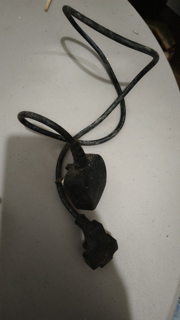 Power Cord Prong 3 cable (Category: Cables & Adaptors) located in Las Pinas. Submitted by mayfleurdelisvaso (Listing ID 1378573165, Image 3). Description: power cord 3 prong cable heavy duty.