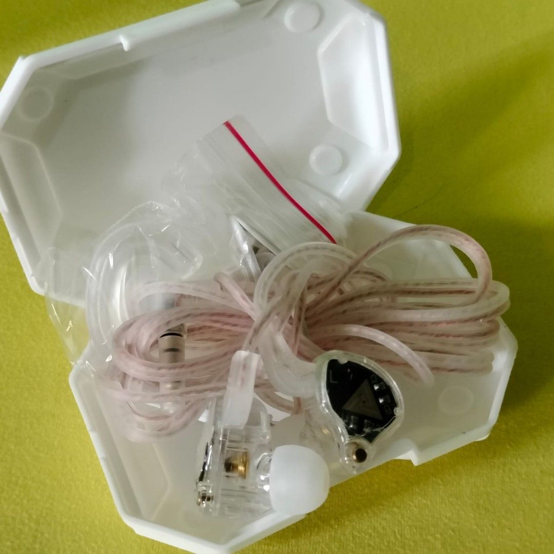 QKZ AKX HEADSET (Category: Earphones) located in Paranaque City. Submitted by audioaddict0517 (Listing ID 1378560855, Image 3). Description: .
