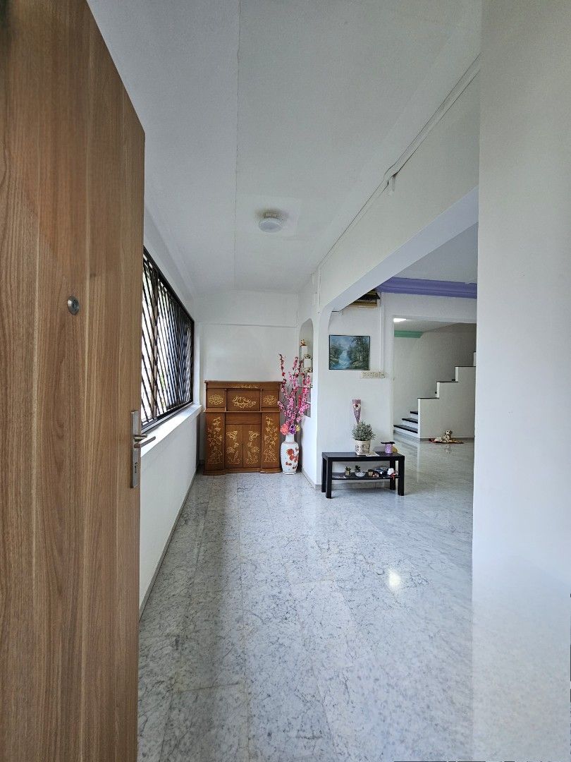 Rare and Spacious Corner Executive Maisonette in Yishun! (Category: HDB) located in Singapore. Submitted by property_a_to_zac (Listing ID 1378616723, Image 2). Description: Your imagination is your only limitation!! 🏡 352 Yishun Ring Road 📏 1657 sqft ✅ Rare Corner EM with privacy ✅ Bright and Windy ✅ North South facing ✅ Big Open Concept Kitchen Possible ✅ Potential to add 4th & 5th bedroom ✅ Walk to hawker centers and coffeeshops ✅ Walk to nei