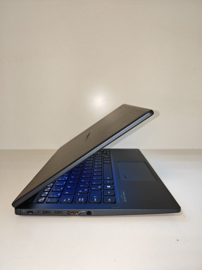 (Refurbished) Toshiba Dynabook Portege X30W-J | Intel Core i7-1165G7/16GB/256GB | Windows 11 Pro | 1 Month Warranty (Category: Laptops & Notebooks) located in Singapore. Submitted by recirculateit (Listing ID 1374879580, Image 3). Description: Simple introduction: This is a 989grams lightweight 2-in-1 convertible laptop. For the same amount of money you get a lightweight performance laptop that does not lose to even premium laptops such as the X1