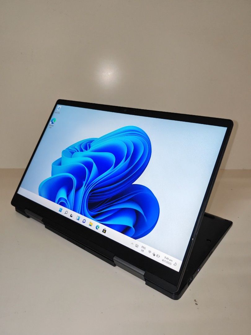 (Refurbished) Toshiba Dynabook Portege X30W-J | Intel Core i7-1165G7/16GB/256GB | Windows 11 Pro | 1 Month Warranty (Category: Laptops & Notebooks) located in Singapore. Submitted by recirculateit (Listing ID 1374879580, Image 1). Description: Simple introduction: This is a 989grams lightweight 2-in-1 convertible laptop. For the same amount of money you get a lightweight performance laptop that does not lose to even premium laptops such as the X1