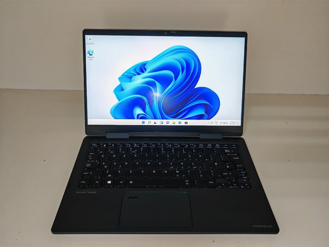 (Refurbished) Toshiba Dynabook Portege X30W-J | Intel Core i7-1165G7/16GB/256GB | Windows 11 Pro | 1 Month Warranty (Category: Laptops & Notebooks) located in Singapore. Submitted by recirculateit (Listing ID 1374879580, Image 2). Description: Simple introduction: This is a 989grams lightweight 2-in-1 convertible laptop. For the same amount of money you get a lightweight performance laptop that does not lose to even premium laptops such as the X1