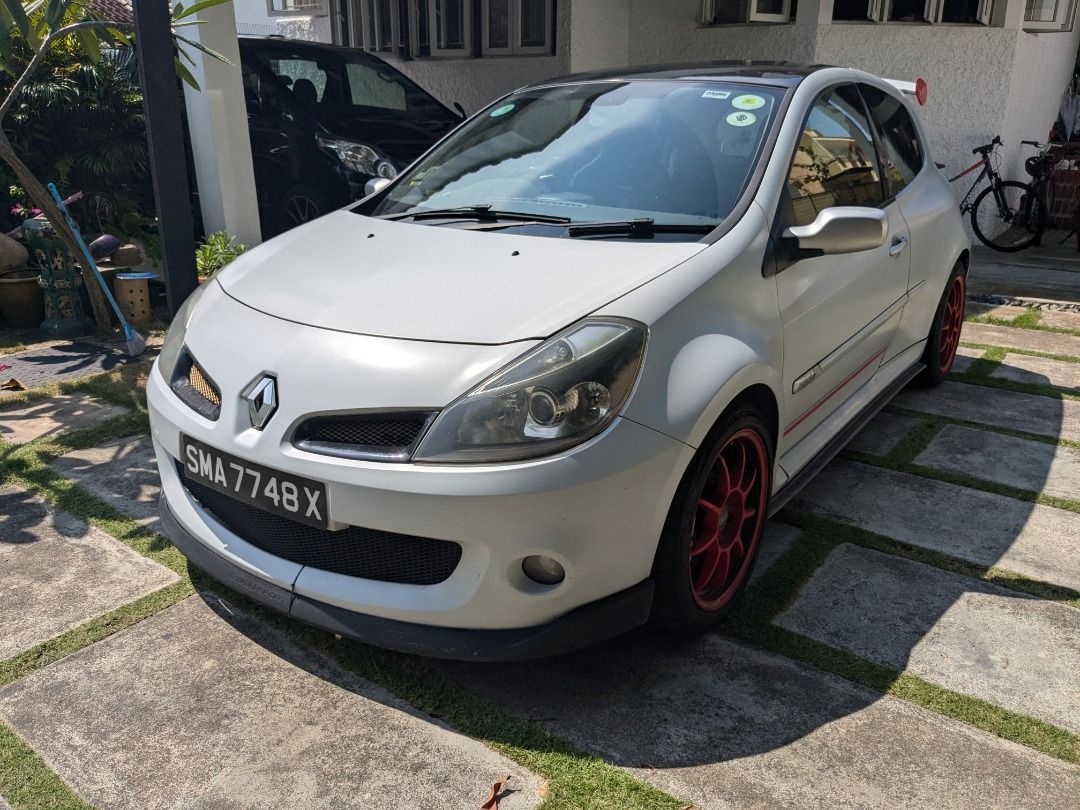 Renault Clio F1 Team R27 2.0 3dr (M) (Category: Used Cars) located in Singapore. Submitted by wilson.woon.9 (Listing ID 1378628907, Image 2). Description: Renault Clio R27 for sale. One of the few left on SG roads. High revving 2-litre N/A engine, 6 speed manual in a tiny package. Other goodies include: - Recaro bucket seats - Brembo 4 pot calipers with EBC Yellowstuff pads - Quaife LSD - 17" OZ Alleggerita wheels with Goodyear Eagle F1A6 tires (