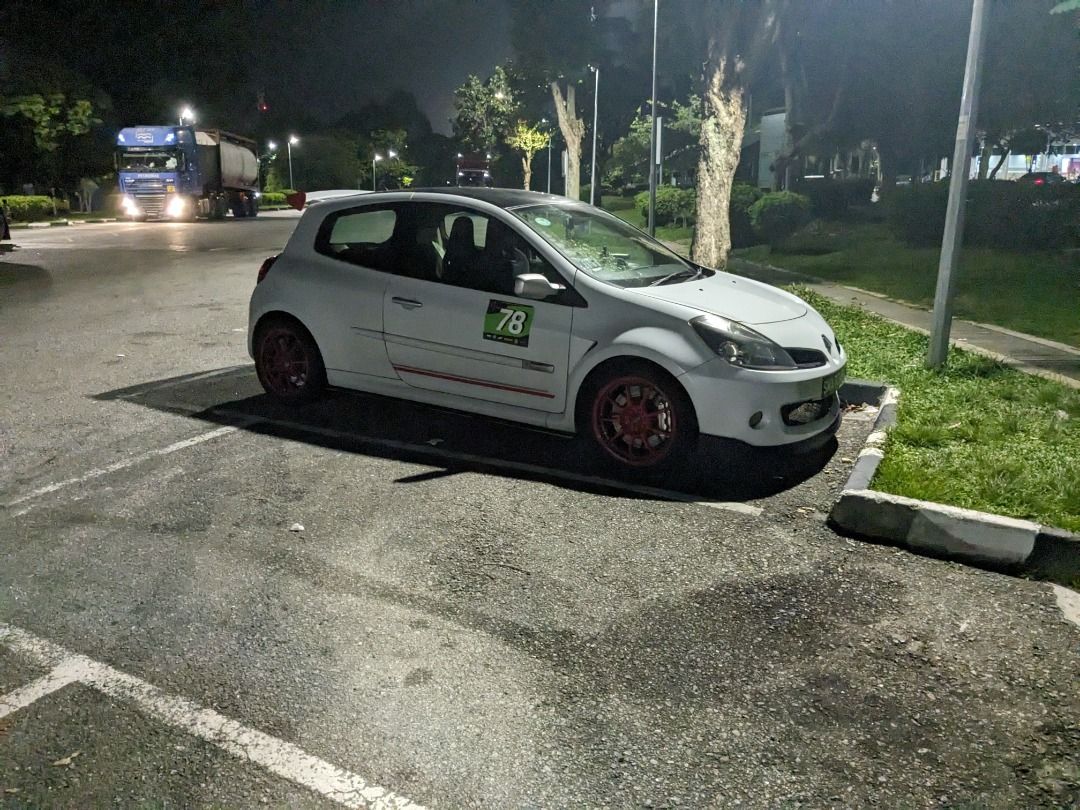 Renault Clio F1 Team R27 2.0 3dr (M) (Category: Used Cars) located in Singapore. Submitted by wilson.woon.9 (Listing ID 1378628907, Image 1). Description: Renault Clio R27 for sale. One of the few left on SG roads. High revving 2-litre N/A engine, 6 speed manual in a tiny package. Other goodies include: - Recaro bucket seats - Brembo 4 pot calipers with EBC Yellowstuff pads - Quaife LSD - 17" OZ Alleggerita wheels with Goodyear Eagle F1A6 tires (