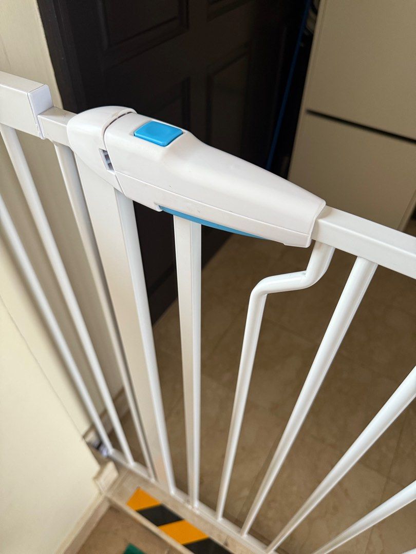 Safety Gate - Adjustable White (Category: Safety Gates, Locks & Protectors) located in Singapore. Submitted by kelvinianl82038 (Listing ID 1378616701, Image 2). Description: White safety gate, perfect for doorways or stairways. Adjustable width, as shown in the images. Easy to install and use. Provides a safe environment for your little ones. Good condition, ready for immediate use..