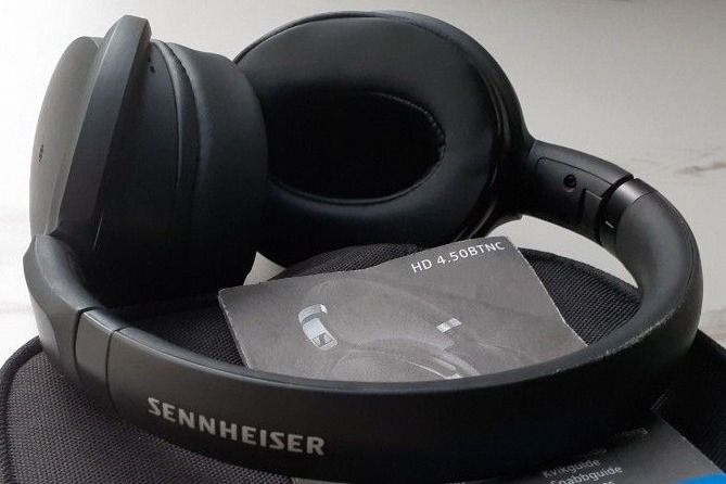 SENNHEISER noise-cancelling headphones. (Category: Headphones & Headsets) located in Singapore. Submitted by etadnan (Listing ID 1378532548, Image 1). Description: SENNHEISER noise-cancelling headphones. Seldom used, Condition as new..