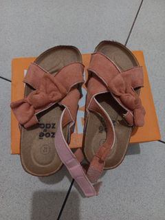 (Kategori: ) berada di . Dikirim oleh PrelovedbySamantha (ID iklan 1378553568, Gambar 1). Deskripsi: .