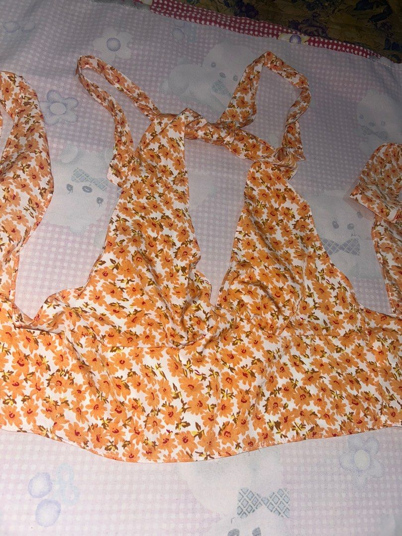 Shein Orange Floral Sleeveless Top (Category: Sleeveless) located in Quezon City. Submitted by heily0809 (Listing ID 1378690787, Image 2). Description: - Never worn - Still in a good condition - Xs on tag .