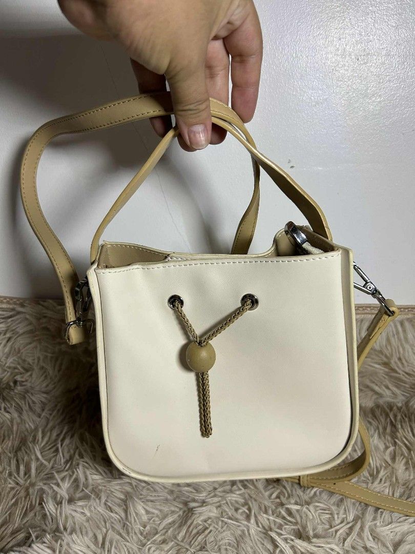 Sling bag small size (Category: Luxury Bags & Wallets) located in San Pablo. Submitted by anicahclosetonlineshop (Listing ID 1378701070, Image 2). Description: EYES HERE!!! -small size sling bag -zipper closure -with snap button -with minimal sign of usage - 🤩Preloved bag from Ukay Bale 🤩Please manage your expectation since this is preloved bag. 🤩Needs cleaning 🤩Signs of usage maybe visible since this is 2nd hand items. Payment First Shipping