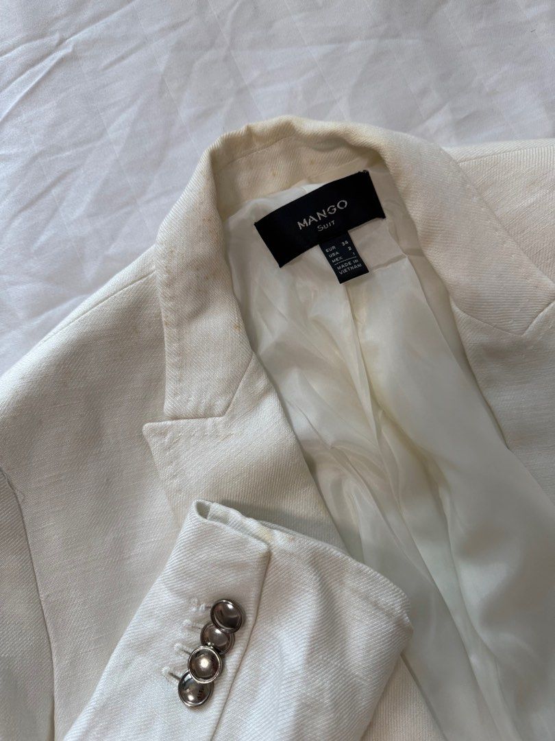 Suit (Category: Coats, Jackets and Outerwear) located in Quezon City. Submitted by melissapt (Listing ID 1378580875, Image 3). Description: Stains are visible. .