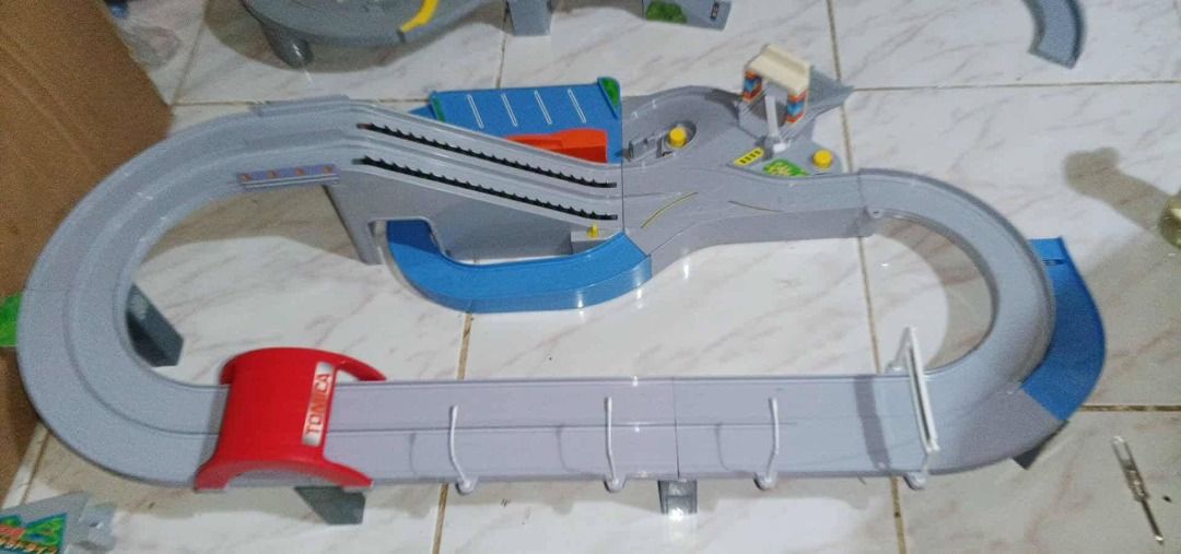 TOMICA PLAYSET (Category: Vehicle & Diecast Models) located in Caloocan City. Submitted by agathadoco96855 (Listing ID 1378723444, Image 2). Description: TOMICA PLAYSET: MOUNTAIN PASS: 1200 BUSY HIGHWAY: 1200 ALL AUTHENTIC WHAT YOU SEE IS WHAT YOU GET FIRST TO PAY GETS THE ITEM TAWAD LANG MGA KALARO!!! MOD: LALAMOVE,J&T, LBC MOP: GCASH LOCATION: TAGUIG.