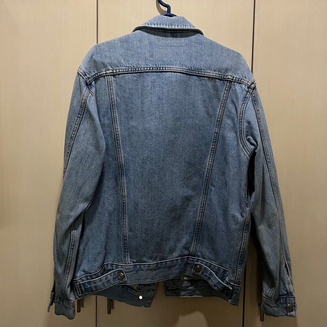 Topshop oversized denim jacket (Category: Coats, Jackets and Outerwear) located in Manila. Submitted by basicbaguette (Listing ID 1378538187, Image 2). Description: My fave jacket! Good and quality denim Oversized fit for small to medium frame US 2 / UK 6.