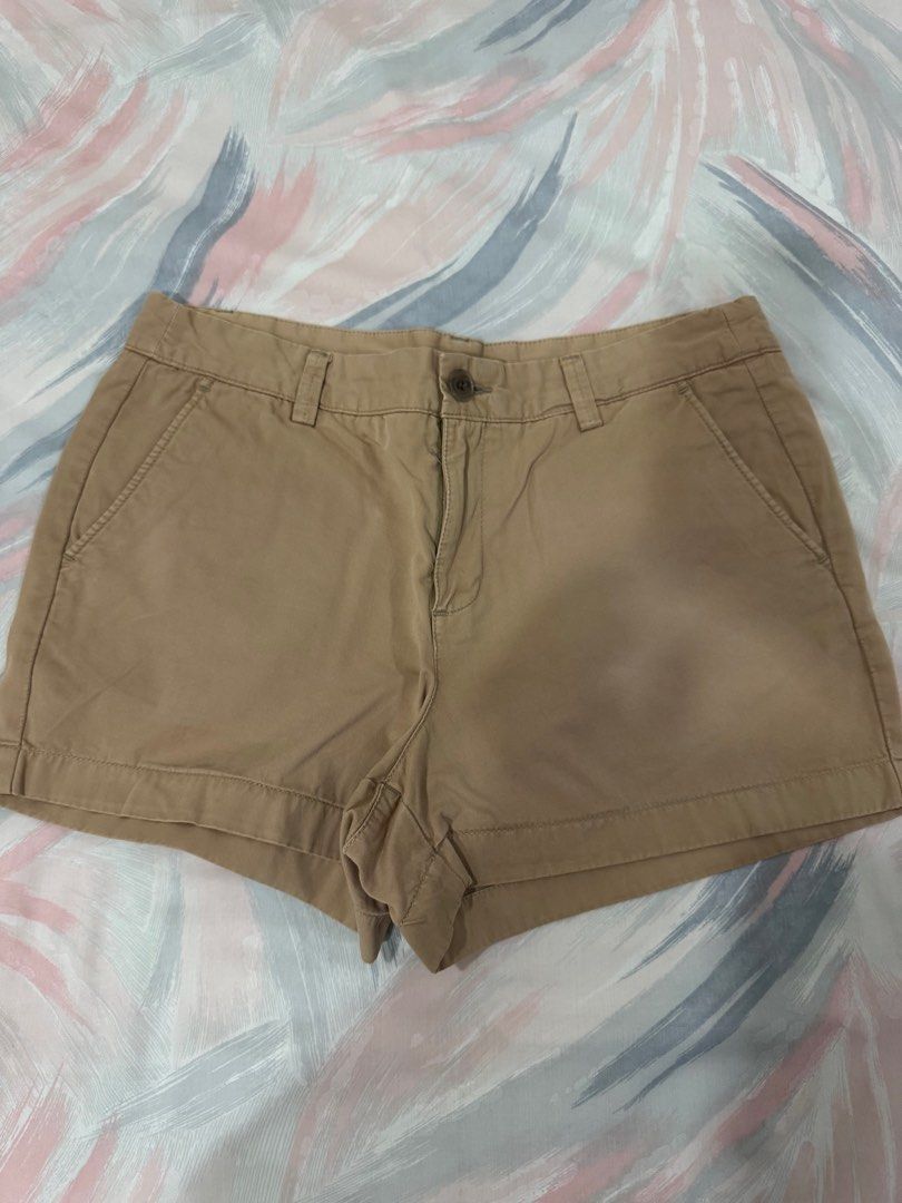 Uniqlo biege shorts (Category: Shorts) located in Davao. Submitted by kitdlr (Listing ID 1378668694, Image 1). Description: .