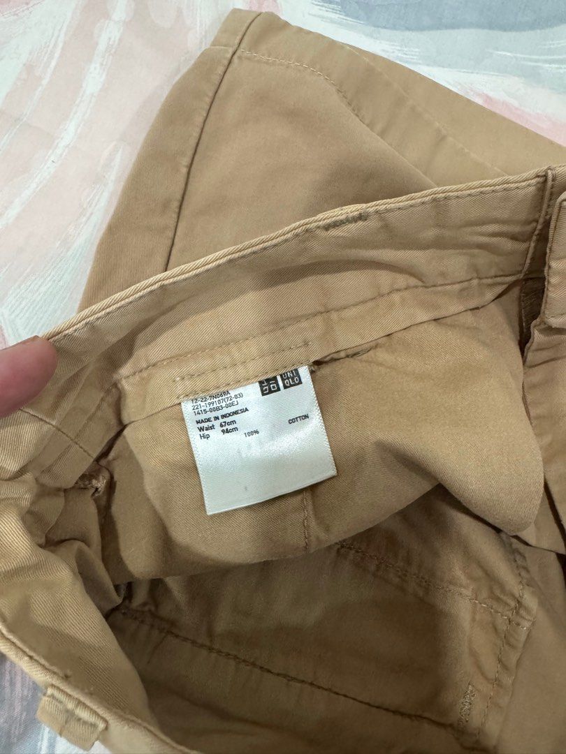 Uniqlo biege shorts (Category: Shorts) located in Davao. Submitted by kitdlr (Listing ID 1378668694, Image 3). Description: .