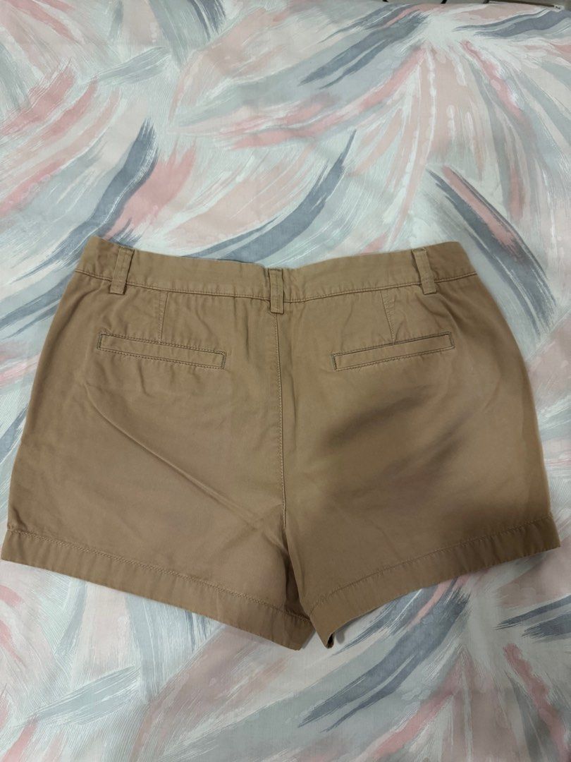 Uniqlo biege shorts (Category: Shorts) located in Davao. Submitted by kitdlr (Listing ID 1378668694, Image 2). Description: .