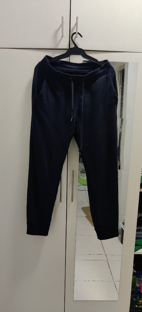 Uniqlo Jogger Pants (Category: Joggers) located in Malabon City. Submitted by jaypd (Listing ID 1378661362, Image 1). Description: size Medium on tag fit to Large color Dark Blue Free Shipping.
