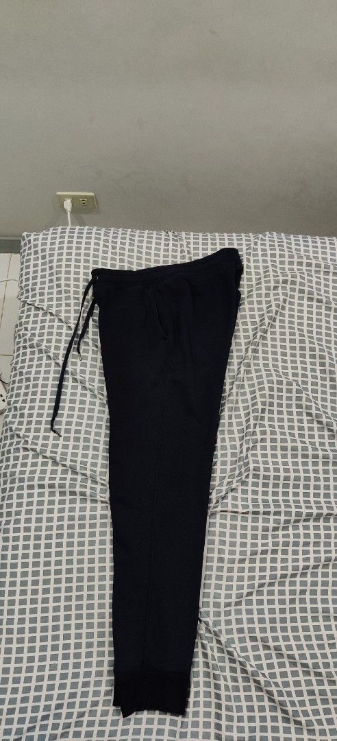 Uniqlo Jogger Pants (Category: Joggers) located in Malabon City. Submitted by jaypd (Listing ID 1378661362, Image 3). Description: size Medium on tag fit to Large color Dark Blue Free Shipping.
