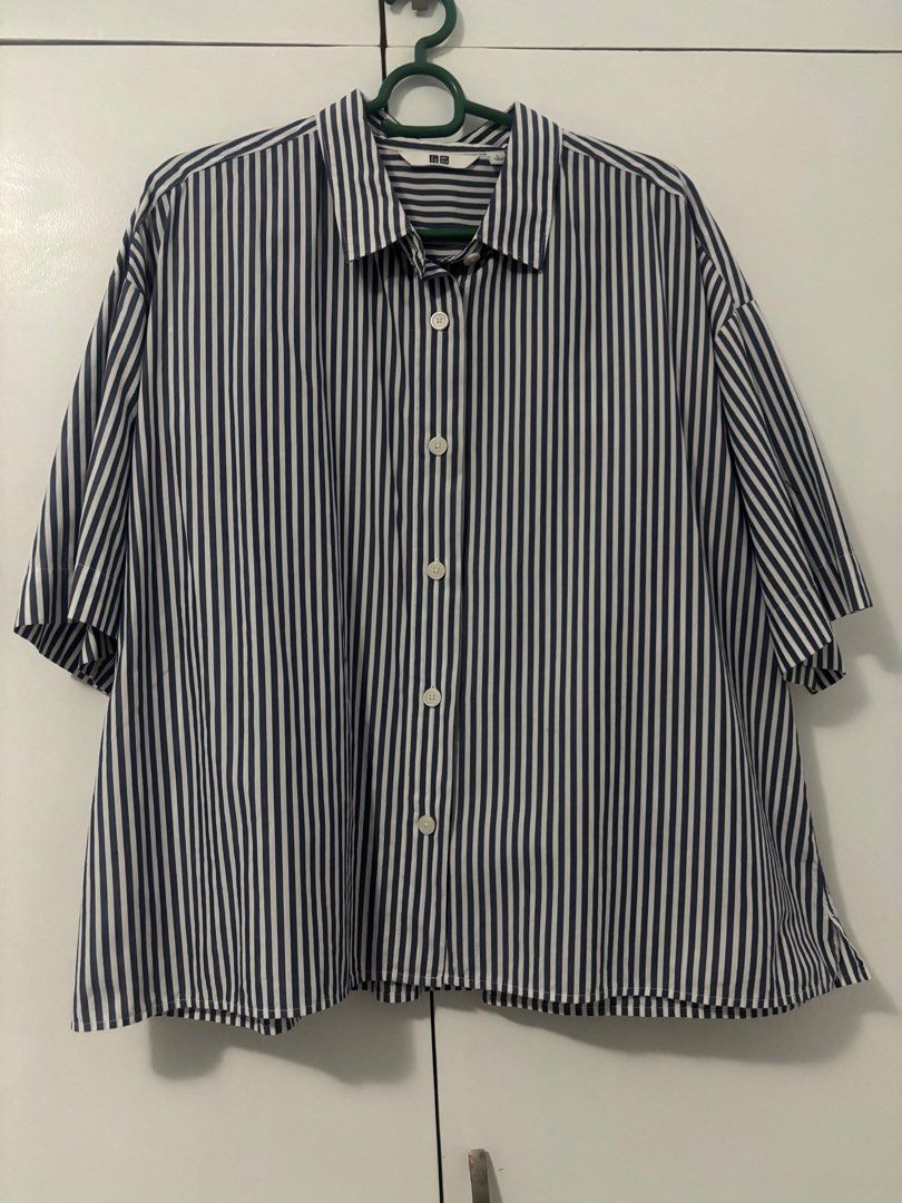 Uniqlo Oversized Polo Top (Category: Shirts) located in Quezon City. Submitted by caughtdistilled (Listing ID 1378538163, Image 1). Description: Fits Women’s Large PM if Interested.