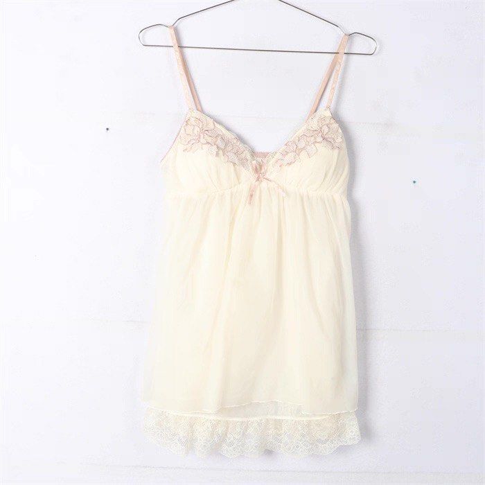 vintage y2k cream lace babydoll cami (Category: Sleeveless) located in Singapore. Submitted by tbhidkwhatsthis (Listing ID 1378625370, Image 1). Description: preorder ! ptp 35-38cm length 56cm.