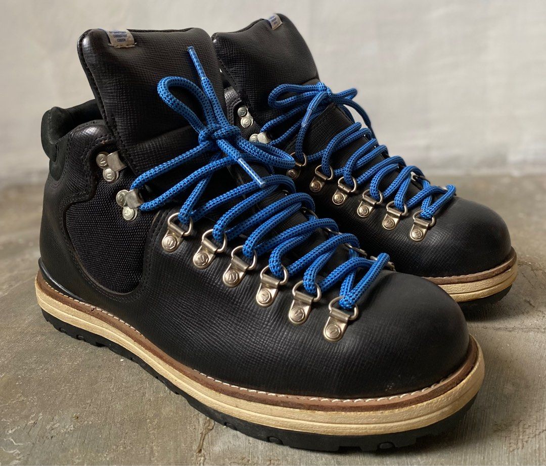 Visvim FW10 Serra Paccard Boots (Category: Boots) located in Manila. Submitted by insidethreads_ (Listing ID 1378689621, Image 1). Description: Size: 9.5 US Condition: 10/10 Material: Leather Made in: Korea Crafted for rugged durability, the FW10 Serra Paccard features a premium leather upper, Vibram sole, and classic hiking boot hardware. Finished with signature blue hiking laces and natural leather welt. A standout archival piece from Visvim’s 