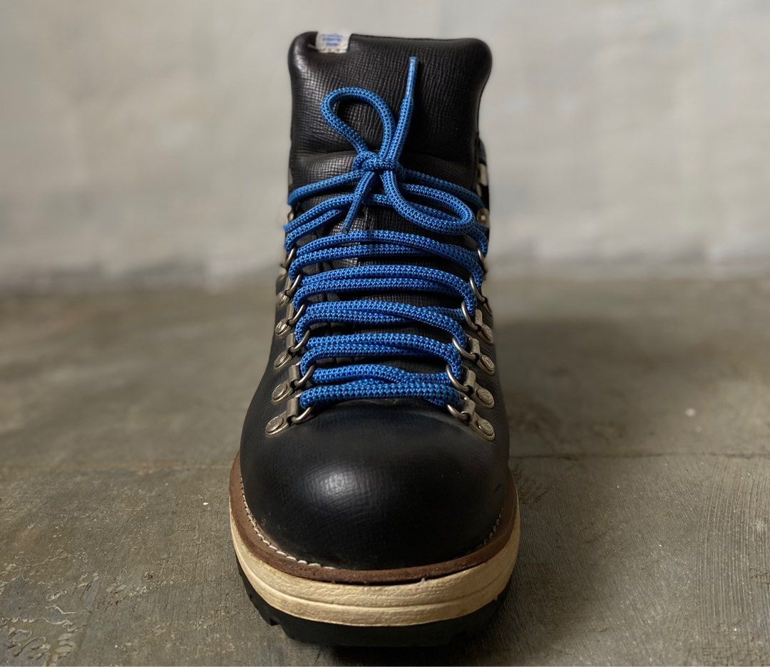 Visvim FW10 Serra Paccard Boots (Category: Boots) located in Manila. Submitted by insidethreads_ (Listing ID 1378689621, Image 2). Description: Size: 9.5 US Condition: 10/10 Material: Leather Made in: Korea Crafted for rugged durability, the FW10 Serra Paccard features a premium leather upper, Vibram sole, and classic hiking boot hardware. Finished with signature blue hiking laces and natural leather welt. A standout archival piece from Visvim’s 