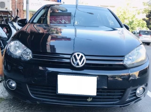 由 yan_xiu (刊登 ID 1378554279，圖片 2) 提交，位於 台中市 (Taichung) 的 Volkswagen Golf 2012款 黑色 (類別：汽車出售)，說明：🎶顏色：黑色 🎶排氣量：1.6L 🎶出廠：2012 🎶行駛里程：13萬公里 循跡系統 Keyless免匙系統 煞車輔助系統 防盜系統 安全氣囊 中控鎖 ABS防鎖死 👍最有公信力的認證 👍車況與認證表不符 , 退車並全額退費 👍車況及里程公開化 👍檢定報告 🧸因車價划算、車況認證，詢問人數多，請提前預約看車 🎀我也可為您尋車!告訴我您的需求與預算，讓我為您圓夢 ✅可分期 ✅可貸款✅車換車 🎀貸款配合/協助分期 ⚠️車商販售 非自售 請車行勿擾⚠️ 🉑全台北中南皆有服務據點 歡迎私訊預約賞車 🎊請提前私訊預約賞車 🎊請提前私訊預約賞車 🎊請提前私訊預約賞車 全廠認證車 車商勿擾 滿小姐:0️⃣9️⃣0️⃣5️⃣3️⃣6️⃣1️⃣0️⃣5️⃣5️⃣。