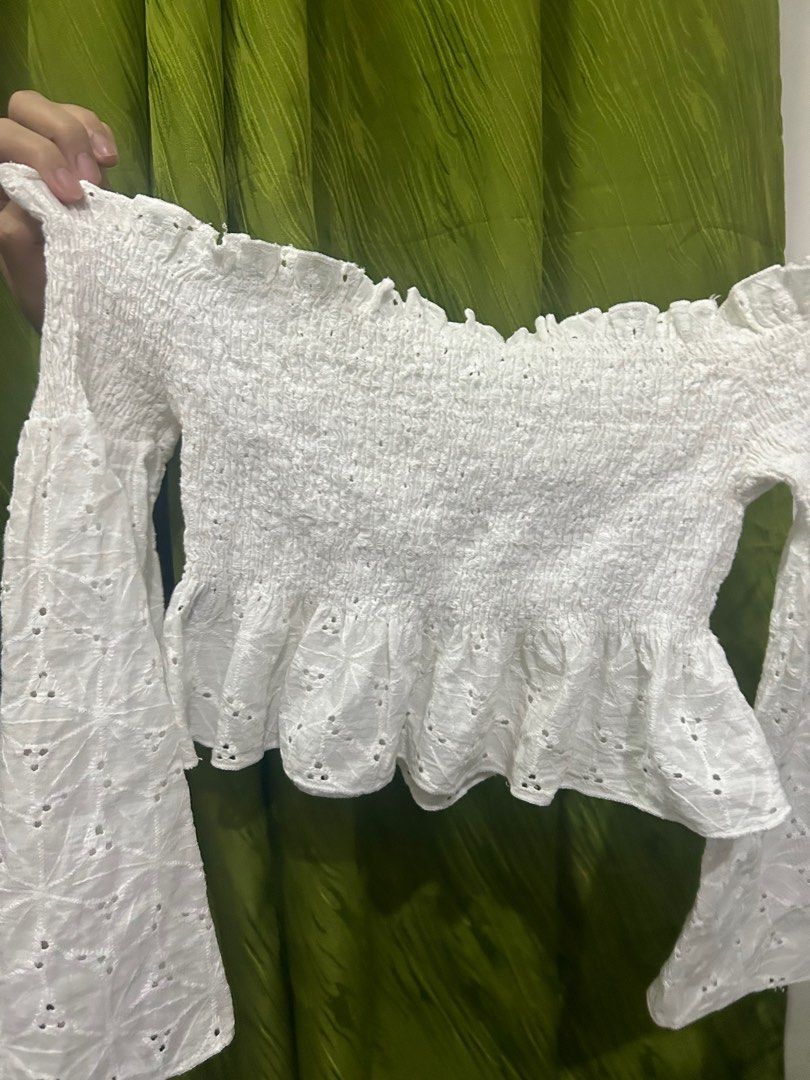 White off shoulders long sleeves crop top (Category: Others Tops) located in Quezon City. Submitted by heily0809 (Listing ID 1378689217, Image 3). Description: - Never worn - Still in good condition - xs to small - can be used as a beach cover up Dm for more photos and sizes.