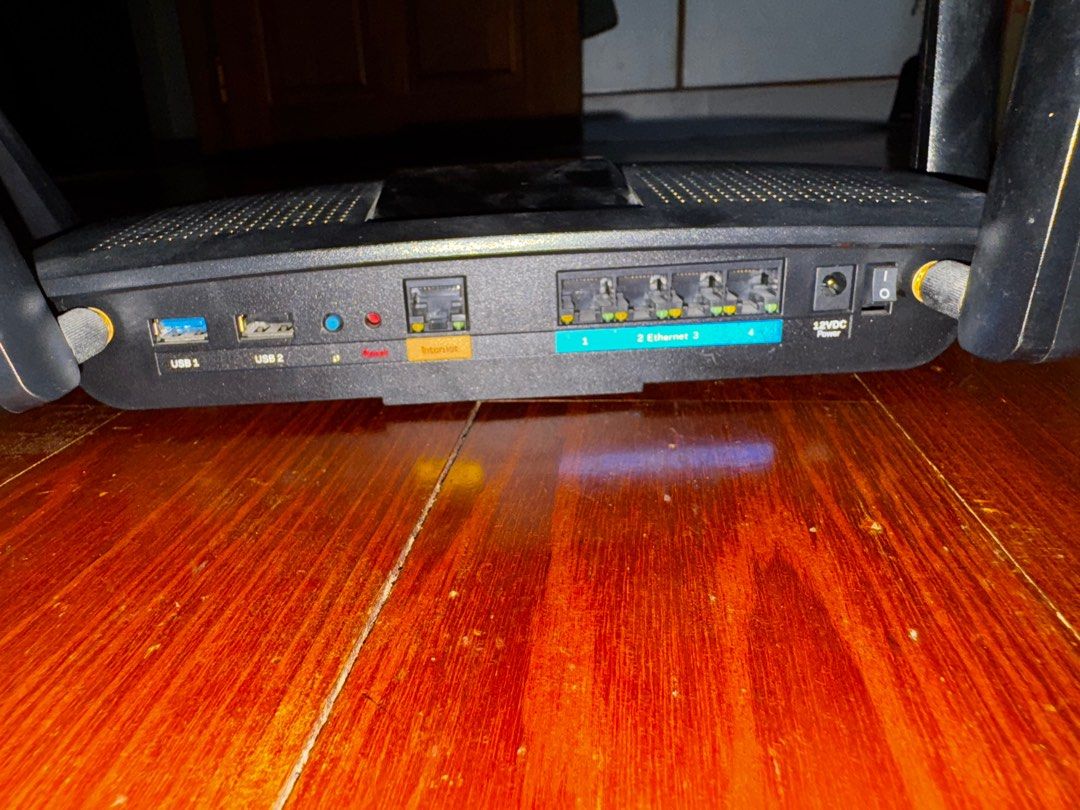 WIFI 5Ghz & 2.4Ghz ROUTER / ✅ LAN CABLE / ✅ POWER CABLE / Linksys EA8100 Router (Category: Networking) located in Singapore. Submitted by prawn.noodle (Listing ID 1378673801, Image 2). Description: Used Linksys EA8300 router. Includes multiple Ethernet ports and USB ports. Tested and working. Great for home or small office use. Power adapter & Lan cable included..