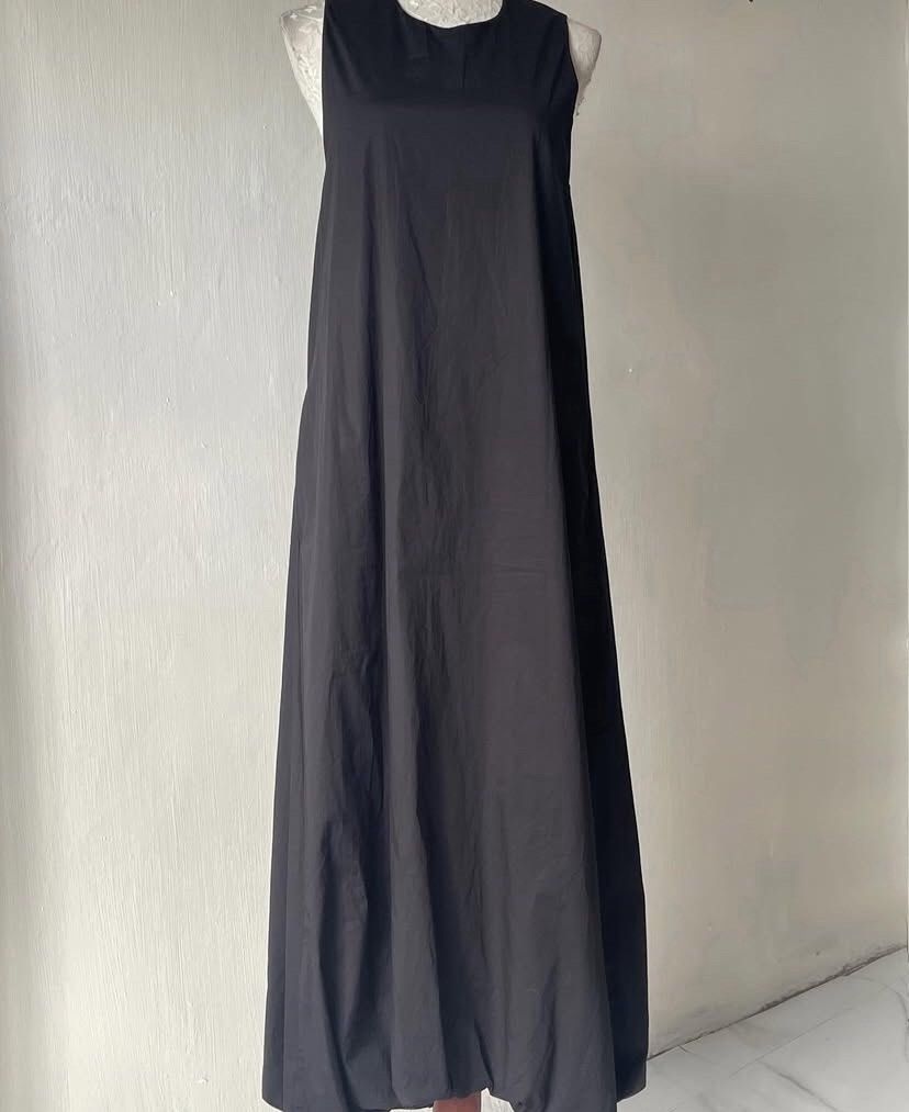 Zara balloon midi dress (Category: Dresses) located in Manila. Submitted by unexpensivethings (Listing ID 1378684317, Image 2). Description: Once lang nagamit Very classy Small to medium frame For reference Bust 34 Waist 29 55 kg 5'5 Hanggang ankle ko siya.